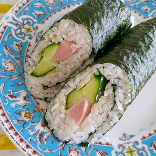 きゅうりと魚肉ソーセージの海苔巻き